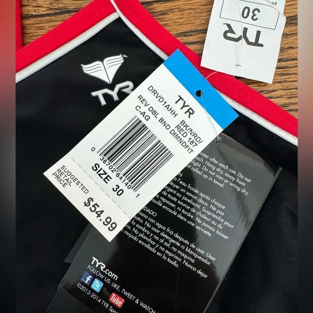 NWT New TYR Diamondfit Hydraspan Black Red Reversible Racing Swimsuit Sz 4 / 30
